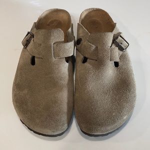 Birkenstock 39 Narrow Boston Suede Clogs